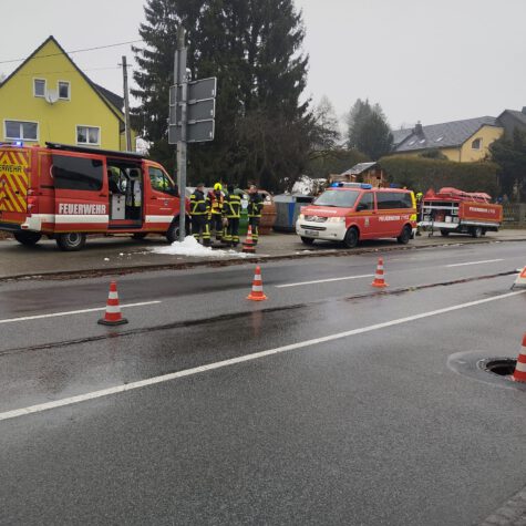 Ölspur im Hauswälder Bach